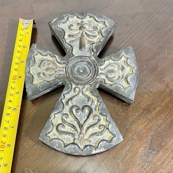 5 Pc set  Beautiful Gothic Crosses made of Resin Plaster. Perfect for the Garden - Picture 13 of 16
